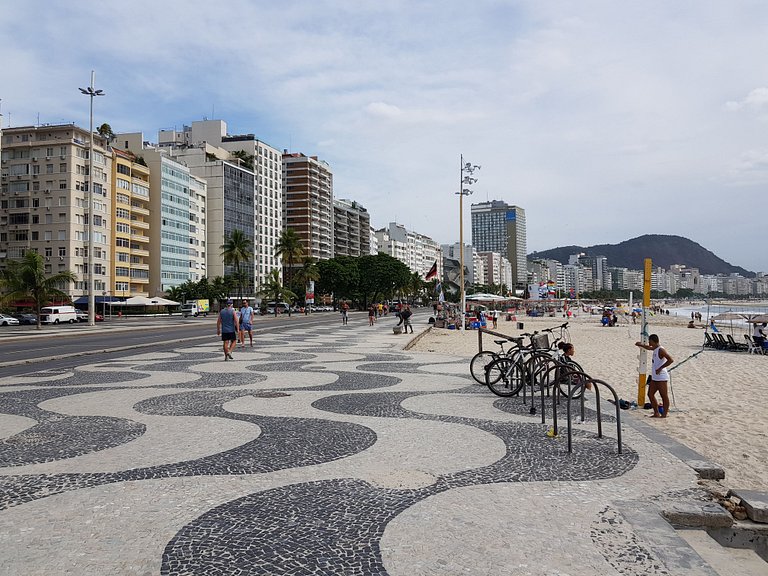 Copacabana Close to the Beach (BestHostRio.com)
